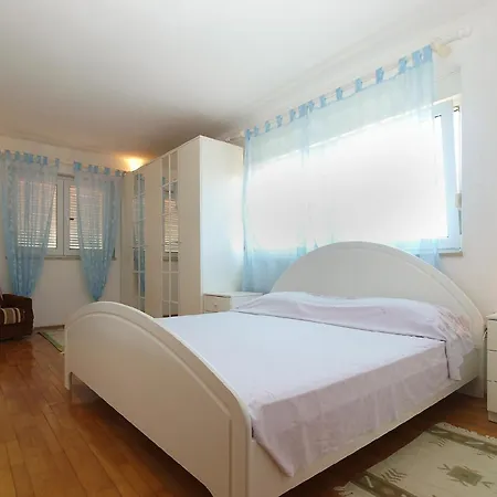 Ferienhaus Fuer 8 Personen Ca 130 Qm In Pula-fondole, Istrien Istrische Riviera