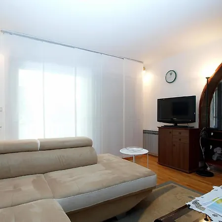 Ferienhaus Fuer 8 Personen Ca 130 Qm In Pula-fondole, Istrien Istrische Riviera *