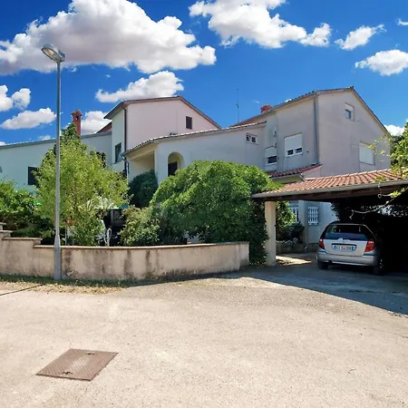 Ferienhaus Fuer 8 Personen Ca 130 Qm In Pula-fondole, Istrien Istrische Riviera Štinjan
